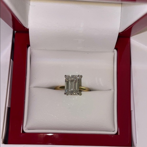 2.56 E VVS1 Emerald cut LAB diamond ring - Picture 3 of 17